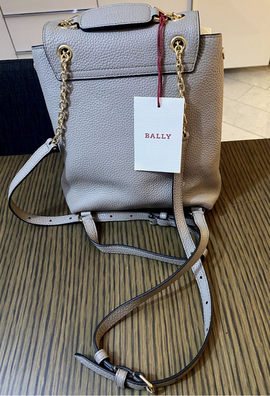 Bally Rucksäcke: Bally Eleganter Rucksack aus Leder.Taupe – Neu und originalverpackt aus Volketswil von praxis12 3