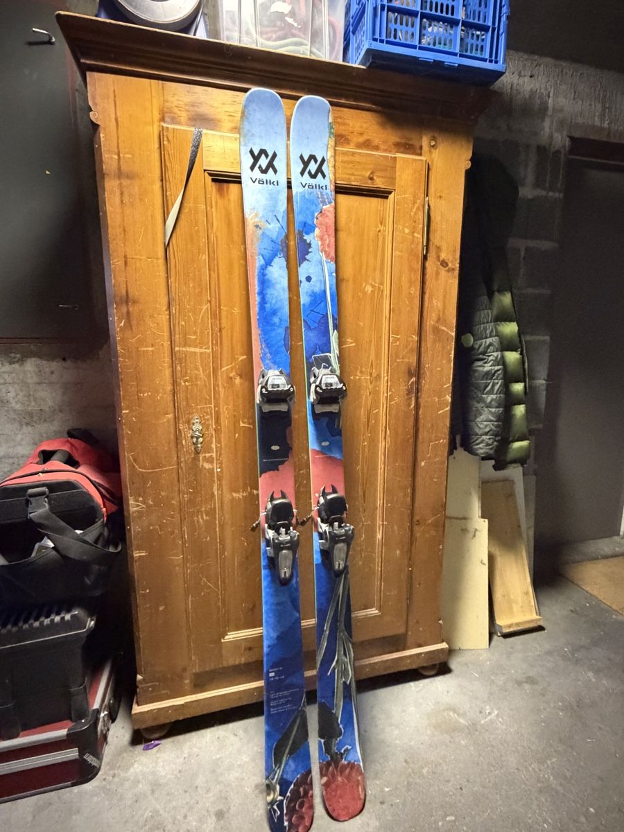Völkl Skis: Völkl Revolt 90 - 180 cm – Gebraucht aus Untervaz von niederberger_kim