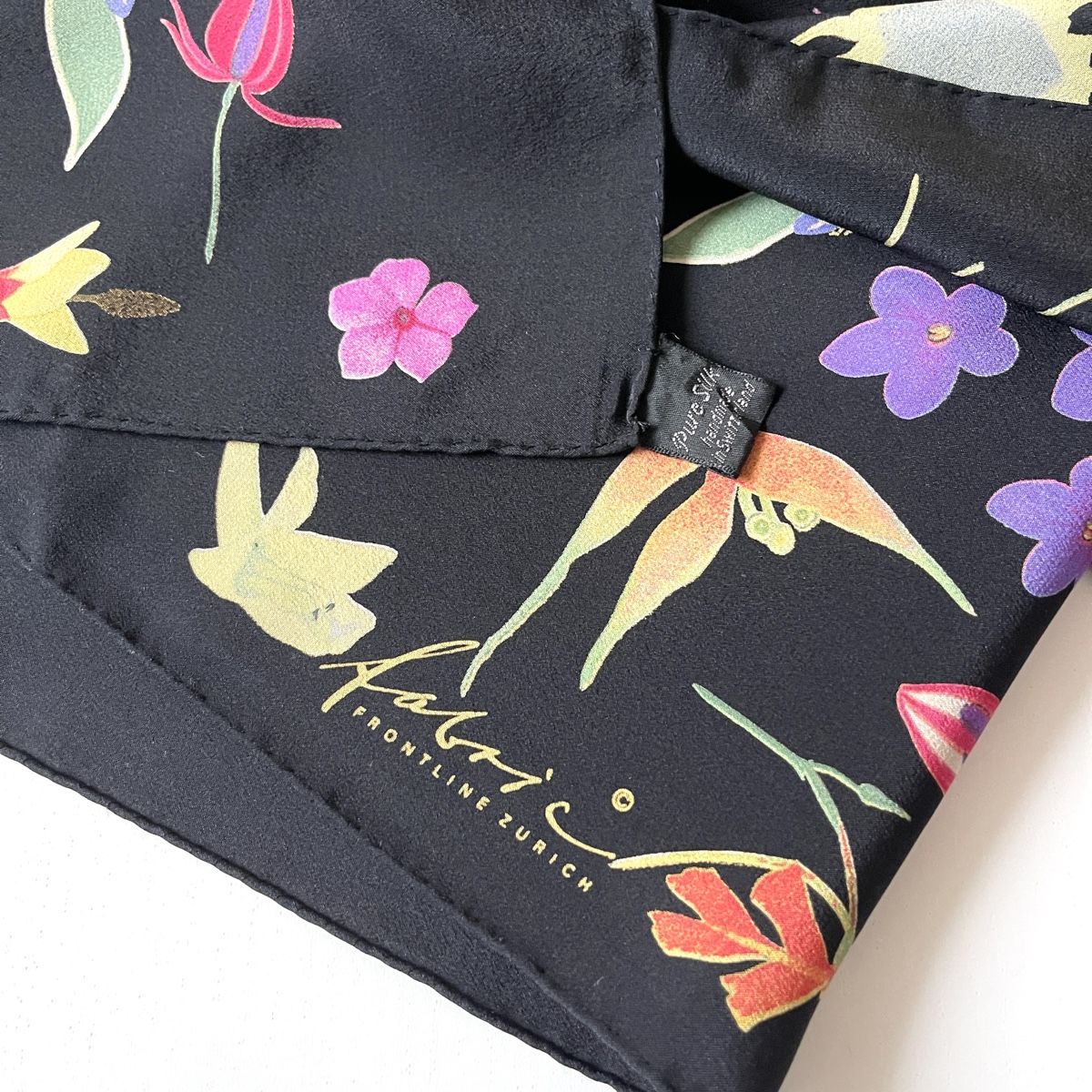Fabric Frontline Foulard & Sciarpe: FABRIC FRONTLINE New Silk Scarf – Nuovo (secondo la descrizione) da Emmen venduto da Nightingale_2022 4