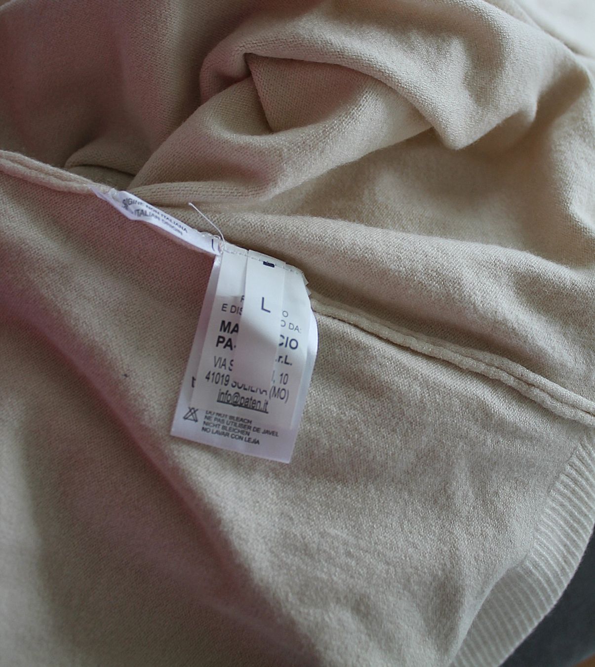 Maglioni & Felpe: Lässiger Pullover mit coolem Rückenteil / Masche / Glitzer – Nuovo (secondo la descrizione) da Hüttwilen venduto da pinti55 8