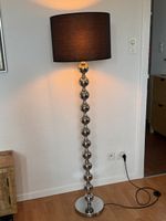 Stehlampe Metall Kugelfuss mit schwarzem Schirm 
