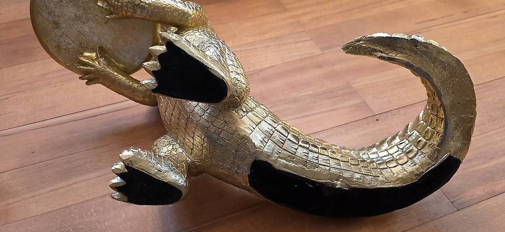 Skulpturen & Statuen: Beistelltisch, Krokodil Morty – Gebraucht aus Wolfhalden von Nati-Nati 1