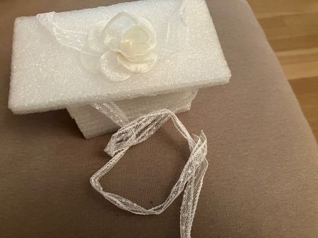 Schönes weisses Camellia Band mit Rose für Haare, Arm &Hals