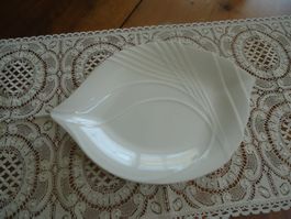 Plat blanc porcelaine - Forme de feuille