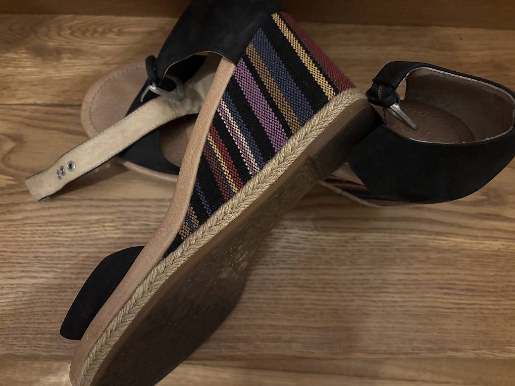 Scarpe da donna: UGG Sandalen Keilabsatz 40 – Usato da Klingnau venduto da Mowi0309 1