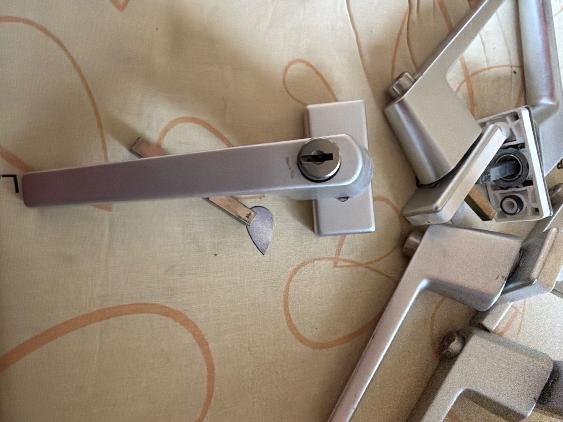 Finestre: Abschliessbare Fenstergriffe – Usato da Weiningen TG venduto da shay02 1