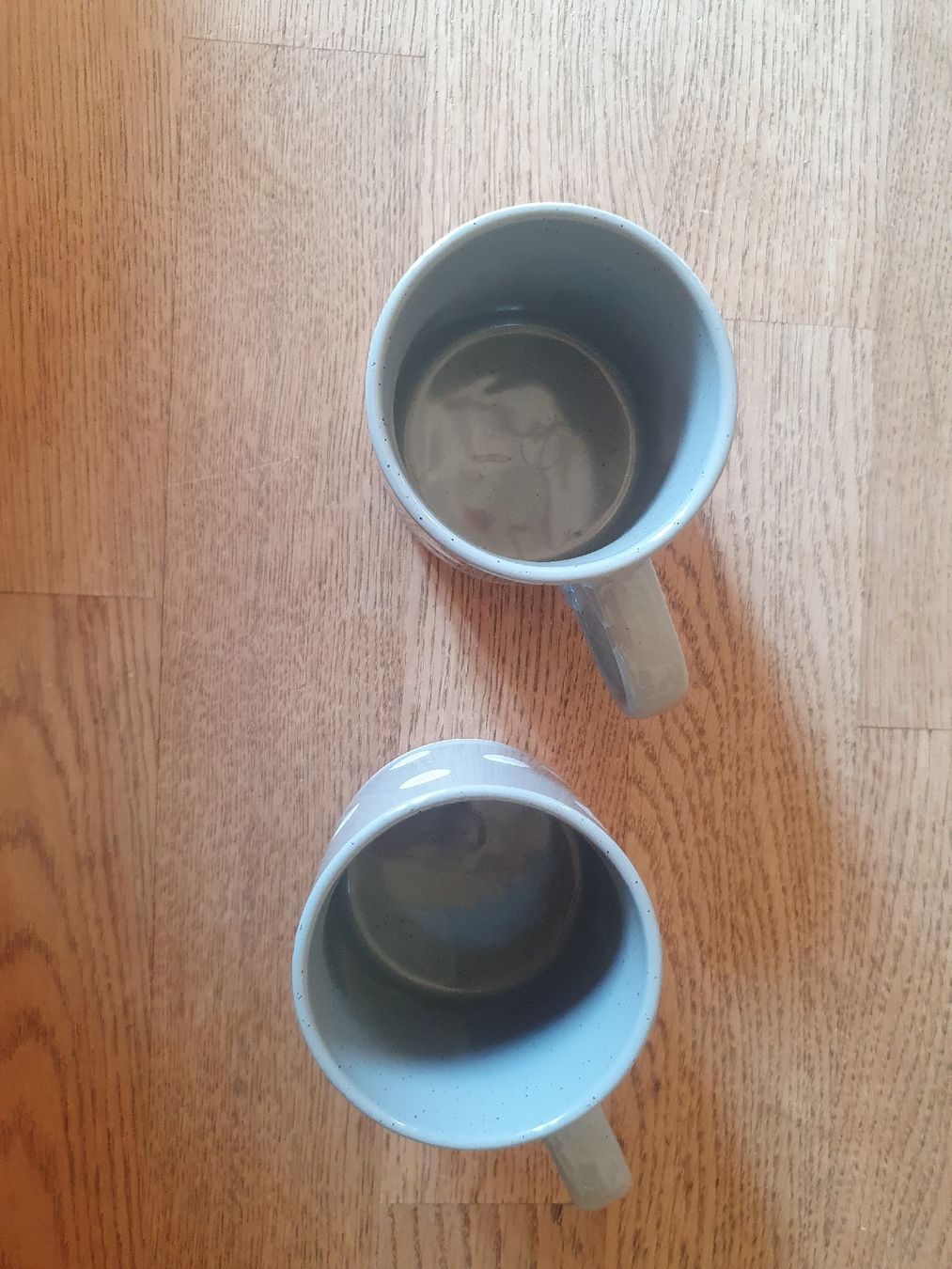 Tassen: Set of 2 ceramic mugs, grey with white dots – Gebraucht aus Sirnach von eftix 1