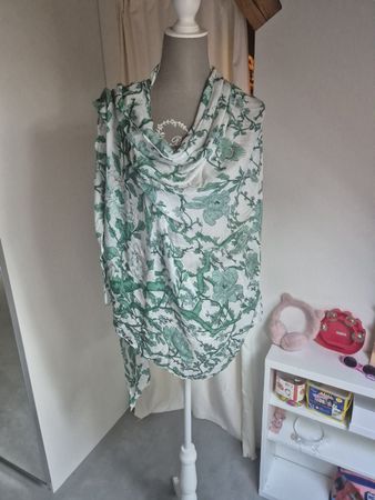Halstuch weiss grün mit Blumenmuster guter Zustand