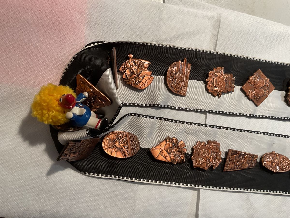 Basler Placchette & Badge: Basler Gold Blaggedden – Usato da Schneisingen venduto da Drehdreher 4