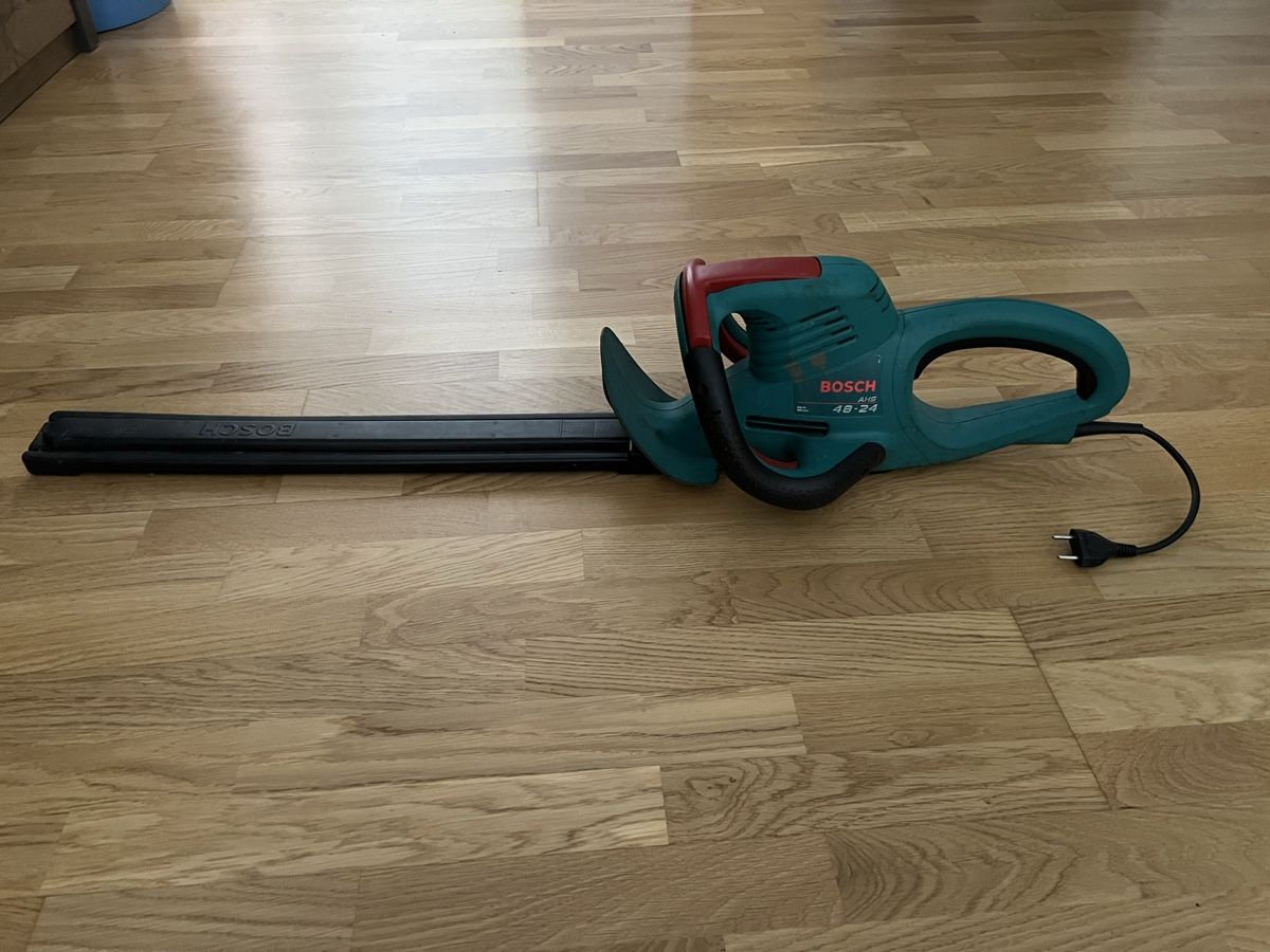 Bosch Tutti gli attrezzi: Bosch Heckenschere Elektrisch – Usato da Uznach venduto da Apuutze