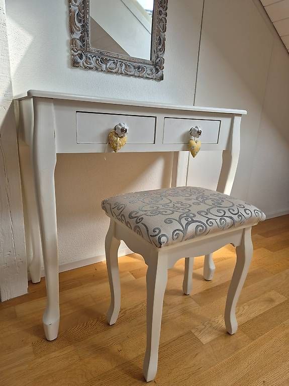 Schminktische: Weisser Schminktisch im Shabby Chic Stil inkl. Schminkhocker – Gebraucht aus Kriens von Moana89 1