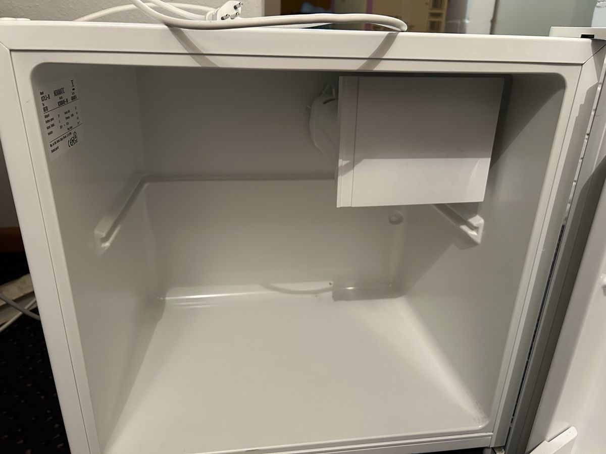 Fust Réfrigérateurs: Kleiner Kühlschrank  – D'occasion à Rheinfelden par chr_v8gd 2