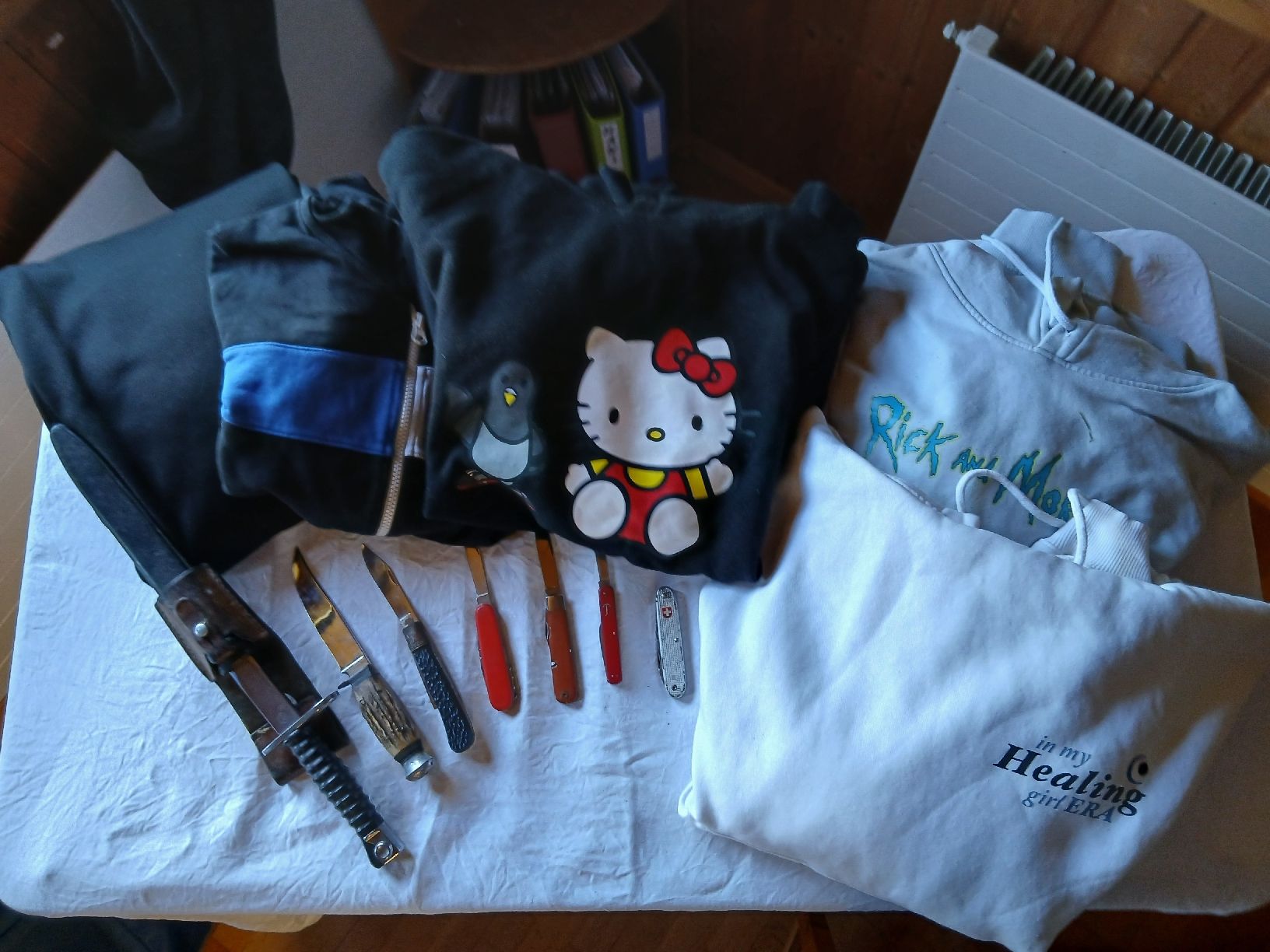 Messer: Pullover und Messer guter Zustand – Gebraucht aus Hildisrieden von fam_hpj2