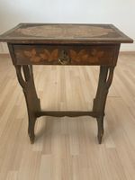 Antiker Tisch mit Schublade und floralem Muster 60cm