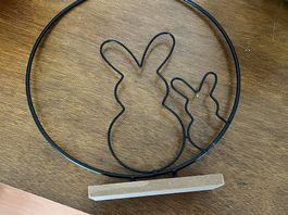 Osterdeko Metallring mit Hasen Holzfuss gebraucht