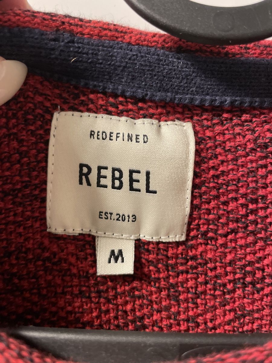 Pullover & Sweatshirts: Herrenpullover Rebel Gr. M rot/schwarz Herbstpulli – Gebraucht aus Arbon von llaauraa 1