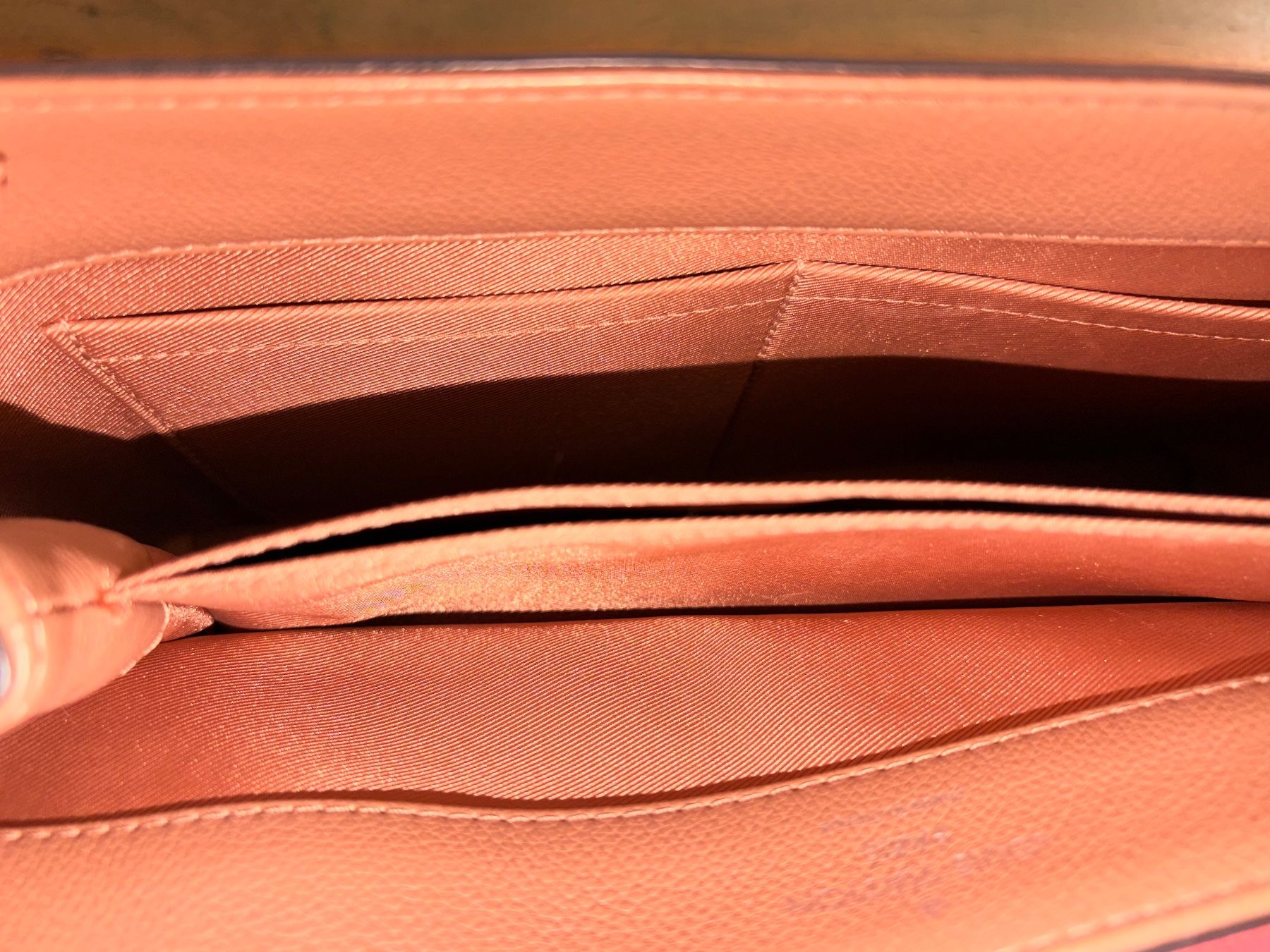 Louis Vuitton Borse da donna: Louis Vuitton Lock me Blossom Tasche – Usato da St. Moritz venduto da Capricorn88 2