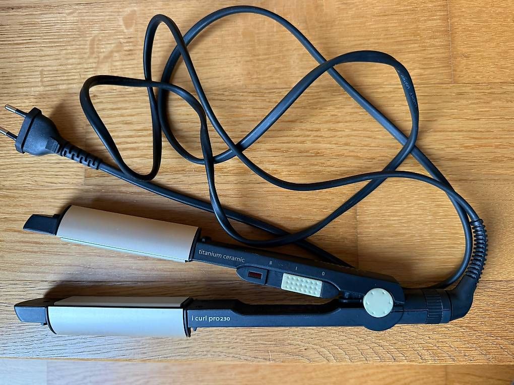 GHD Piastre & Arricciacapelli: ghd Glide Hot Brush, 2x Lockenstab – Usato da Pfäffikon SZ venduto da FedLo 2