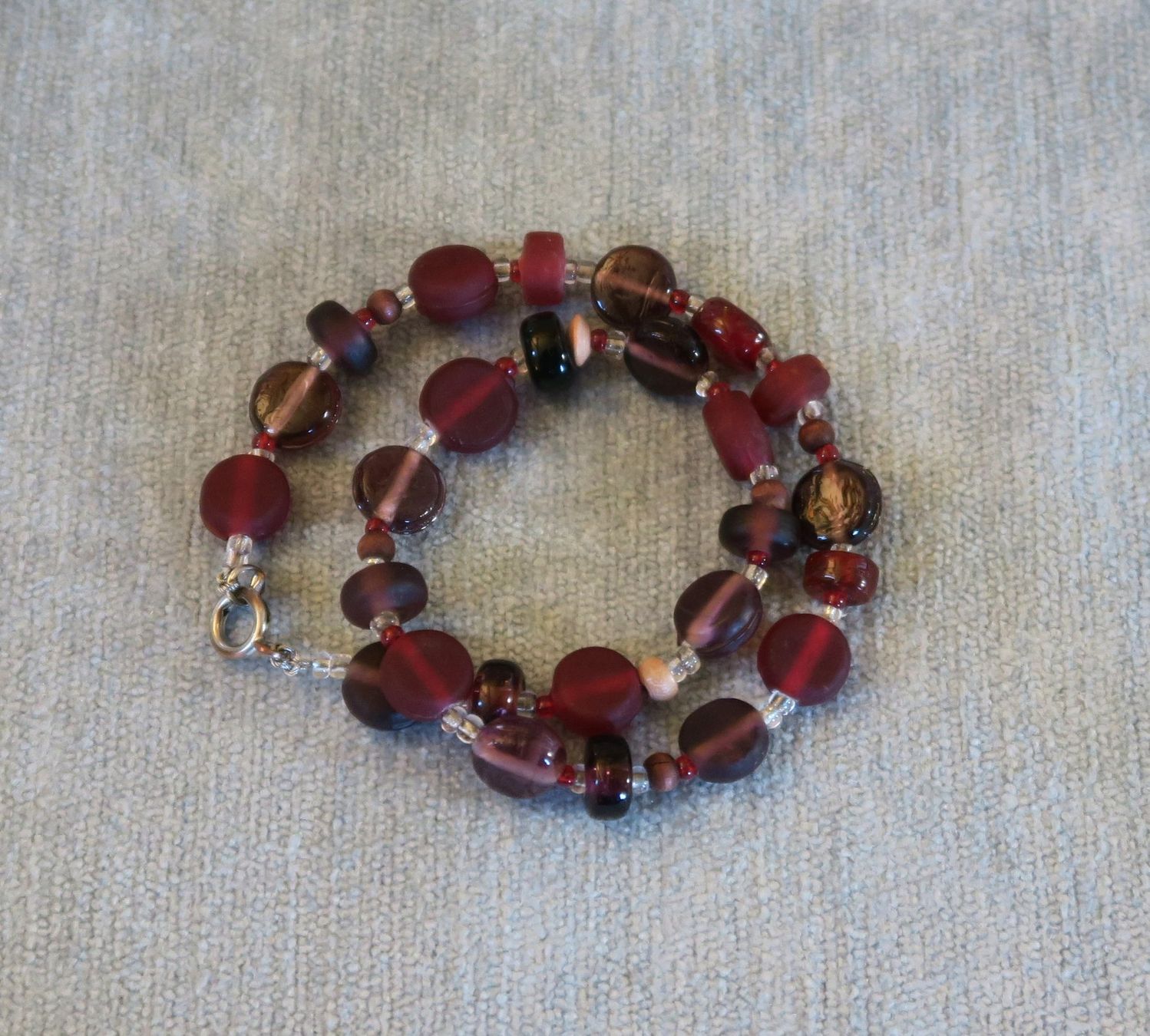 Catenine: Glas - Perlenkette bordeaux-rot – Usato da Brittnau venduto da marlenestone 4