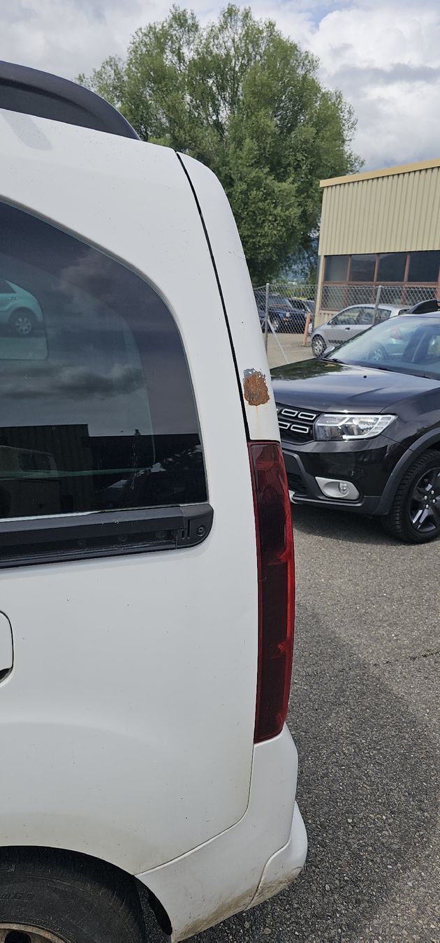 Citroën Automobili: Citroen berlingo 1.2 i – Usato da Chavornay venduto da lev_qnm6 5