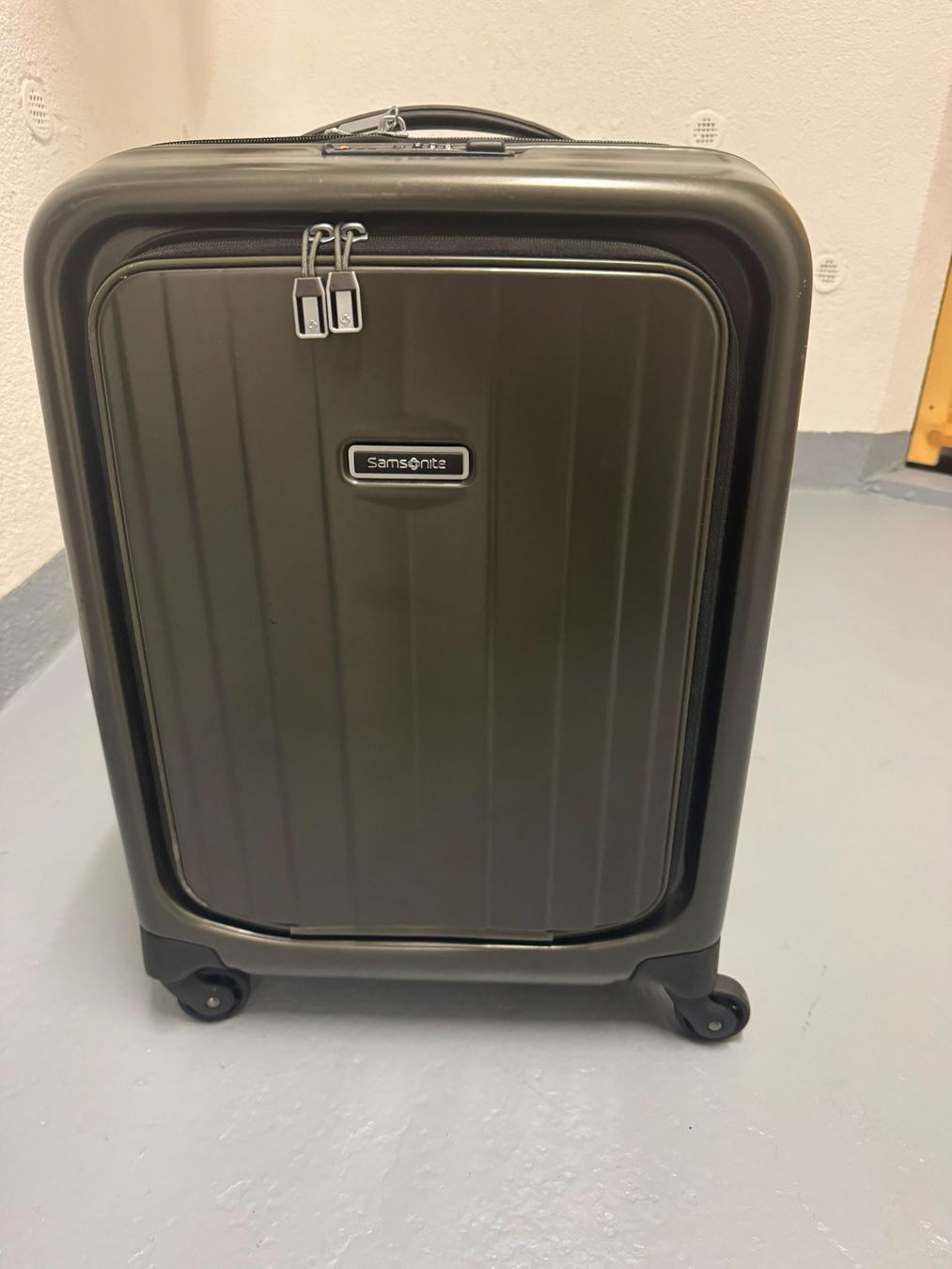 Samsonite Reisekoffer: Samsonite Ultimocabin Handgepäckkoffer – Gebraucht aus Bern von pestopasta_079