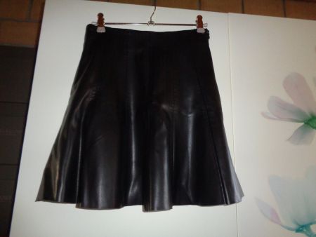 *** Minirock *** / von ZARA / Leder Optik / Ungetragen
