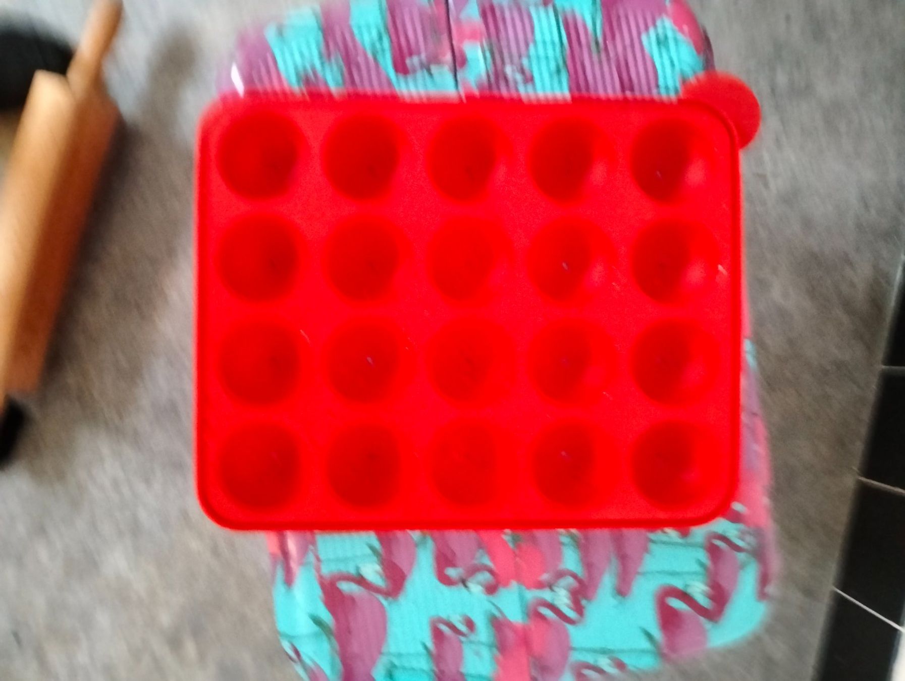 Rote Silikonform für Muffins, Pralinen, Guetzli, Cacke Pops (Gebraucht ...