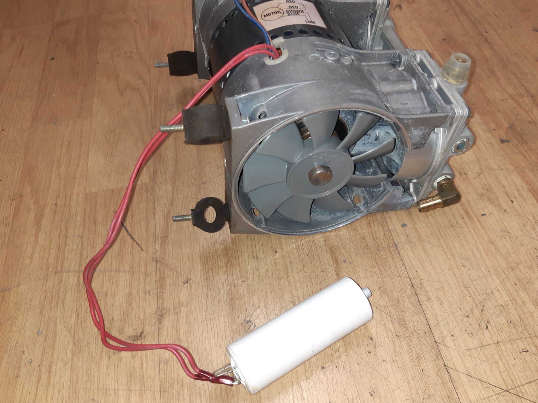 Compressori: Druckluft motor, Doppelkolbenkompressor? Saugt & bläst – Usato da Lohn-Ammannsegg venduto da Molch7 2