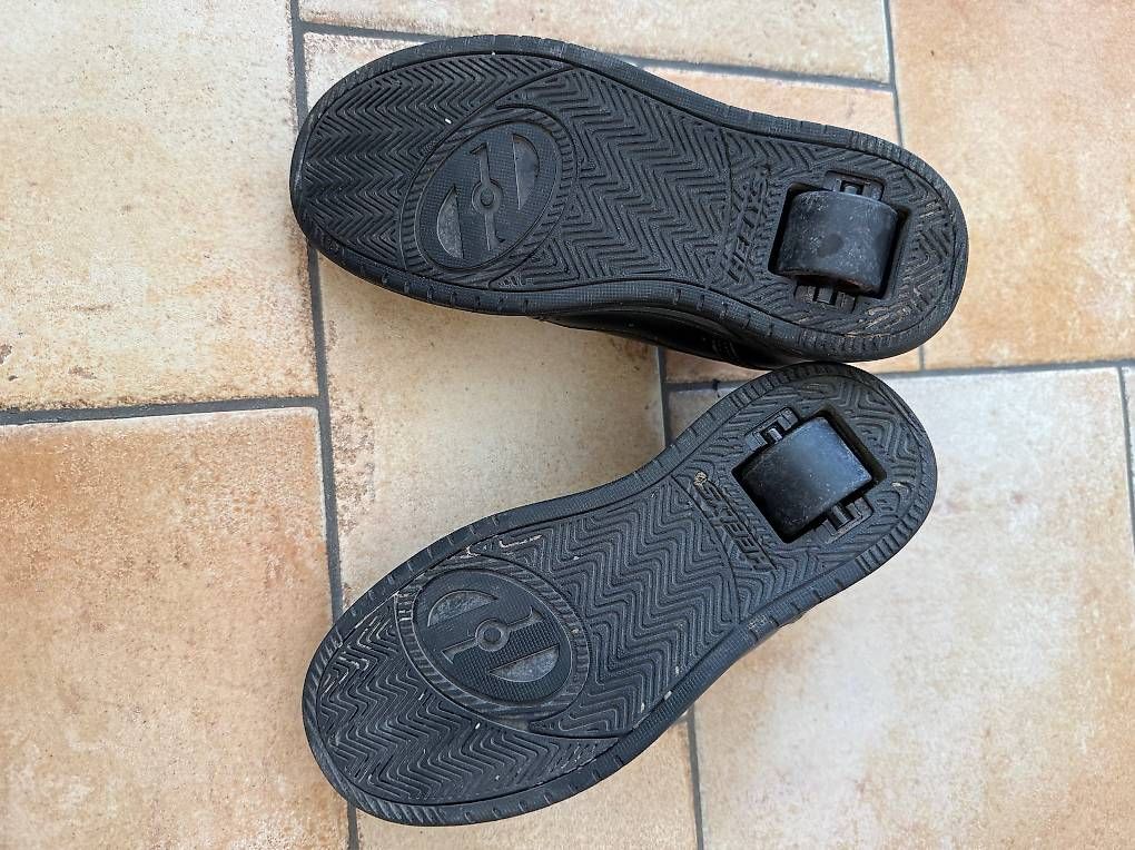 Pattini in linea & Pattini a rotelle: Rollen-Turnschuhe Gr. 34 "HEELYS" schwarz – Nuovo e nell'imballaggio originale da Dübendorf venduto da rut_5b5n 1