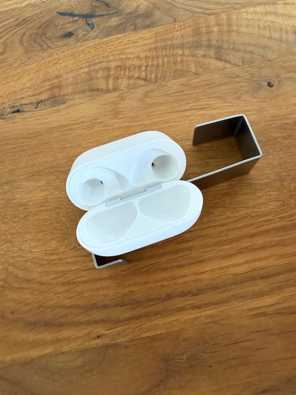 Apple Cuffie: APPLE AirPods 4 Charging Case ANC – Usato da Lausanne venduto da Nine1982 2