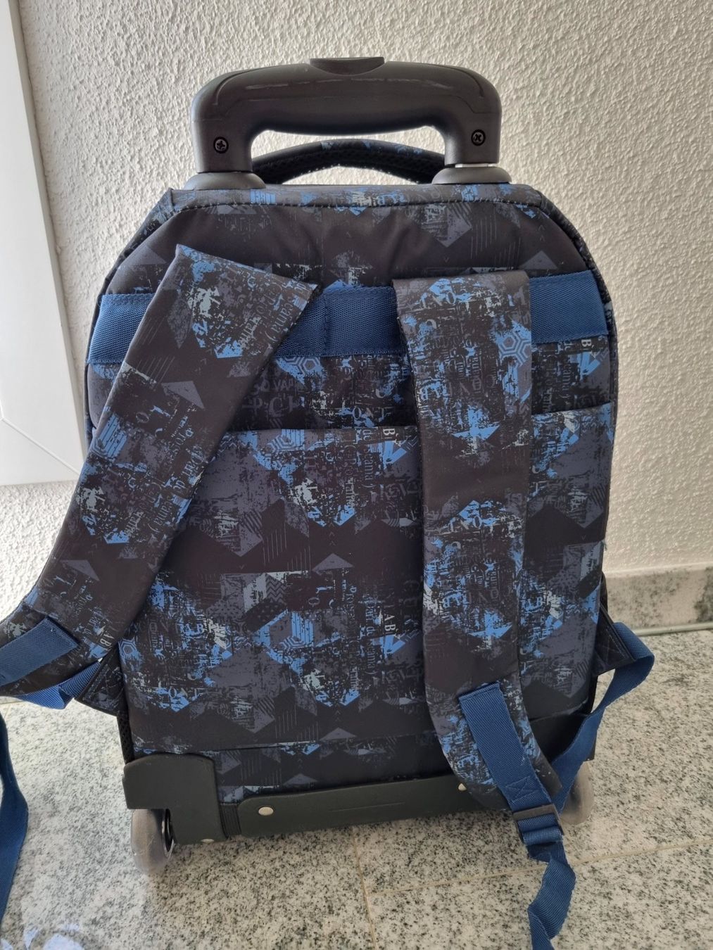 Borse & Zaini: Breakout Schulrucksack Trolley / Rollrucksack Blau Schwarz – Nuovo (secondo la descrizione) da Basel venduto da Fruchtkorb 1