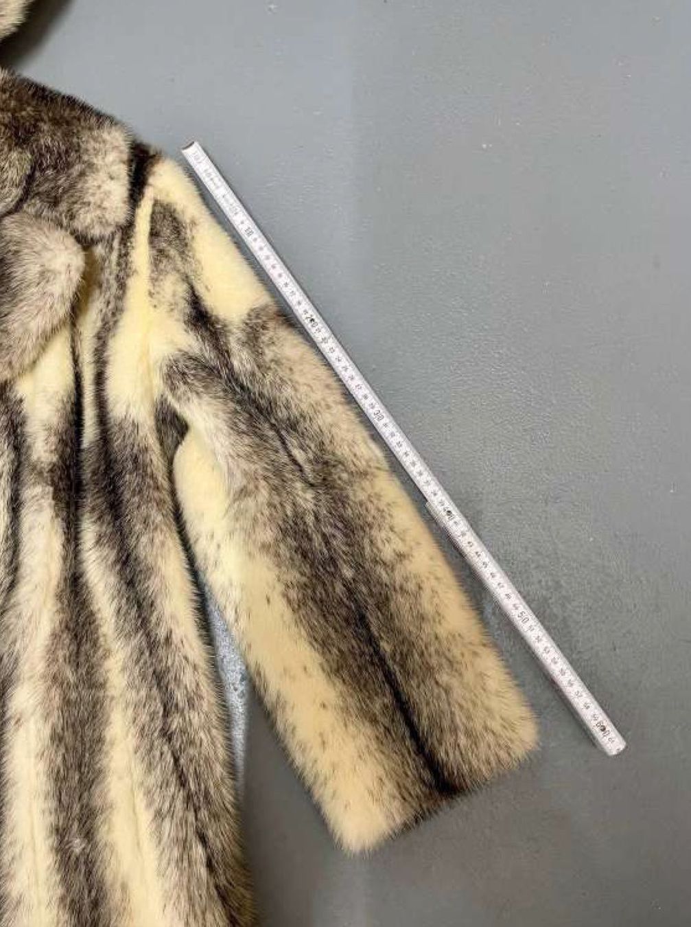 Nerz Mäntel: Nerzmantel mit Nerzkappe, Eleganz pur – Gebraucht aus Grellingen von bezi2000 4