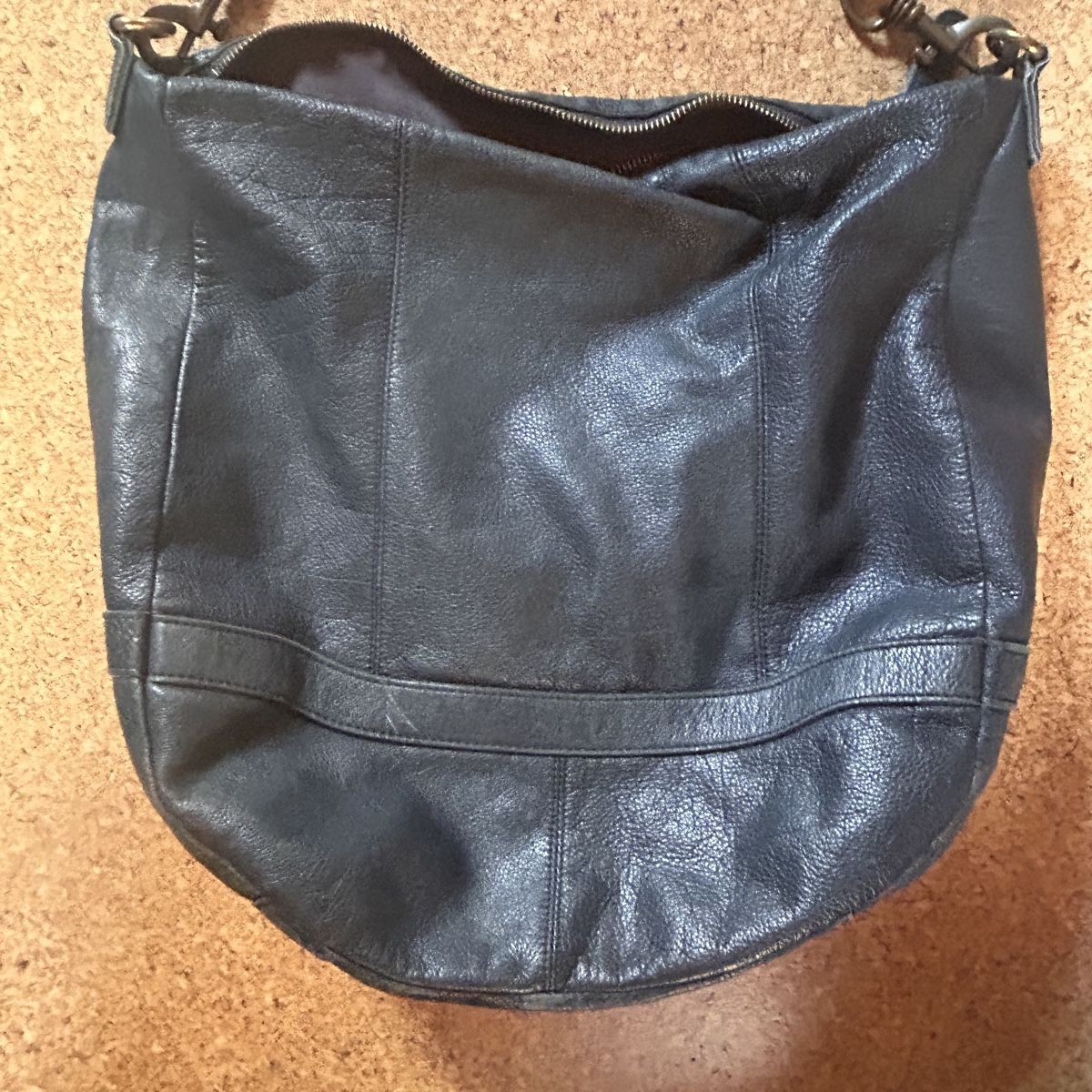 Liebeskind Borse da donna: Liebeskind Berlin Ledertasche dunkelblau – Usato da Laufen venduto da belleskulptur 4