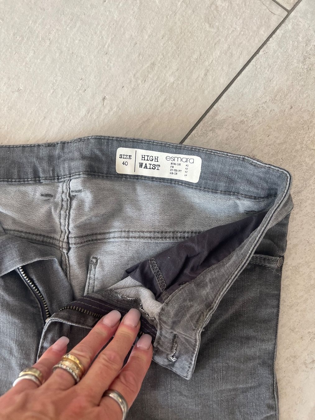 Jeans: Jeans grau Gr.40 neu – Nuovo (secondo la descrizione) da Seewen SO venduto da Muggi3