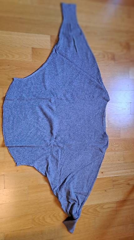 T-shirt: Maglietta a pipistrello – Usato da Bellinzona venduto da chi_sl69