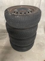 4 Stahlfelgen mit Winterreifen 205/60R16 (davon 1 undicht)