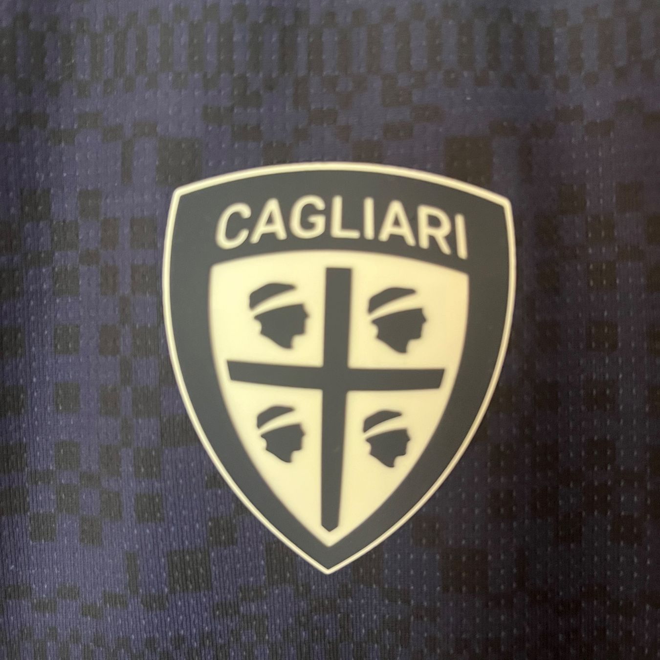 Adidas Canottiere & Pantaloni: Cagliari Calcio Trikot EYE – Usato da Winterthur venduto da LaBodega 5