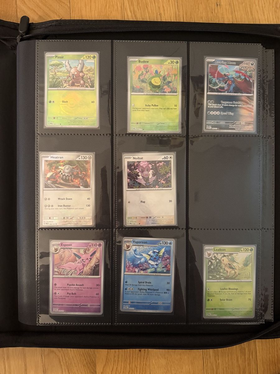Pokémon Carte collezionabili: Pokémon Prismatic Evolutions Binder + 55 Poké/Masterball – Nuovo (secondo la descrizione) da Windisch venduto da CharizArdi