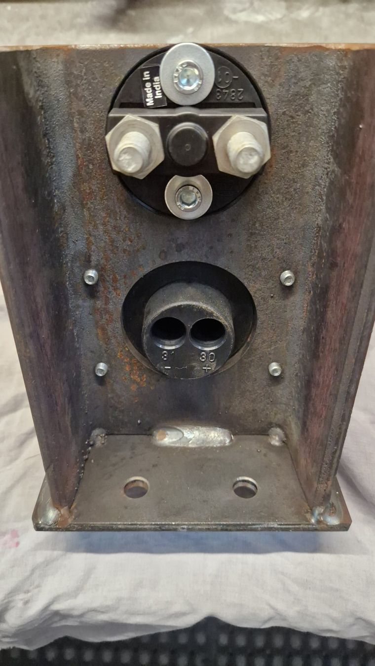 Spine: Nato-Steckdose + Trennschalter – Usato da Dübendorf venduto da 402765513 4