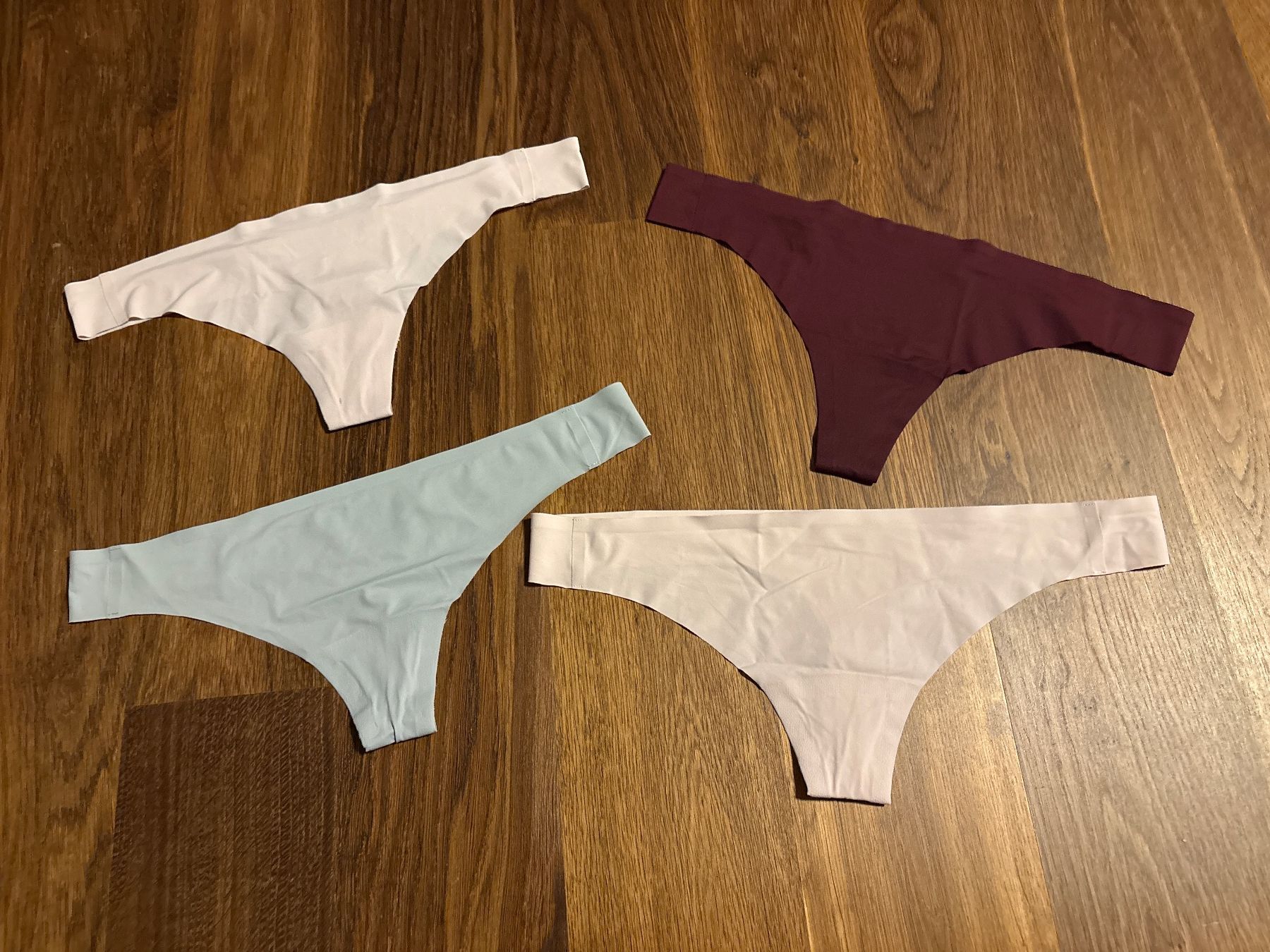 Lululemon Altra biancheria intima: Lululemon Bikini Tanga slips, 4 Stk. Gr. M – Usato da Richterswil venduto da ZueriLake2