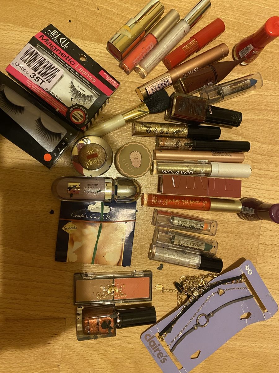 Lotti di vestiti: Lot de vêtements et accessoires, divers articles – Nuovo (secondo la descrizione) da Préverenges venduto da cha_jrn9 2