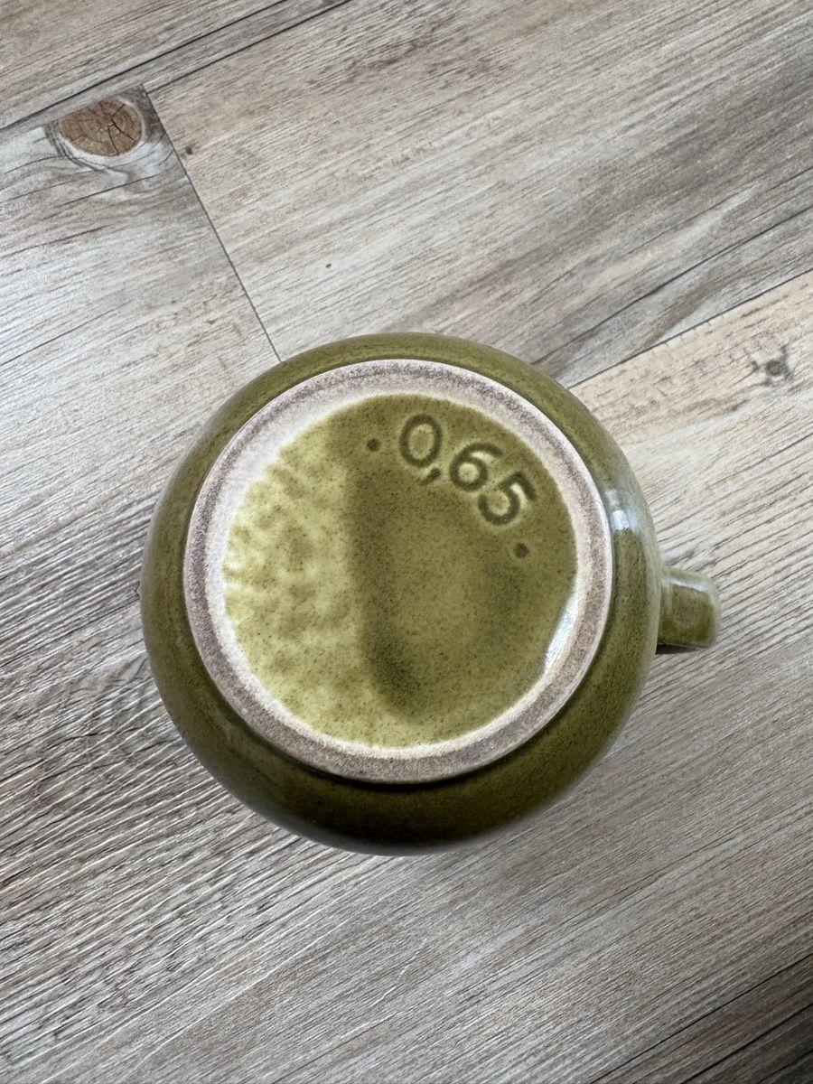 Rössler Caraffe: Pot- Pichet-  Krug Rössler - olivgrün 0.65L – Usato da Zweisimmen venduto da Domii 4