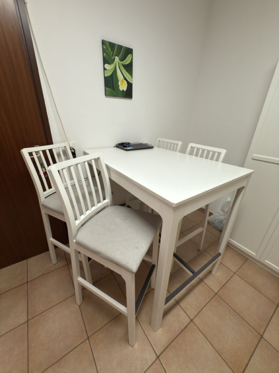 Ikea Set di tavolo e panche: Bartisch mit 4 Stühlen Ikea EKEDALEN – Usato da Widnau venduto da kustercarmen 8