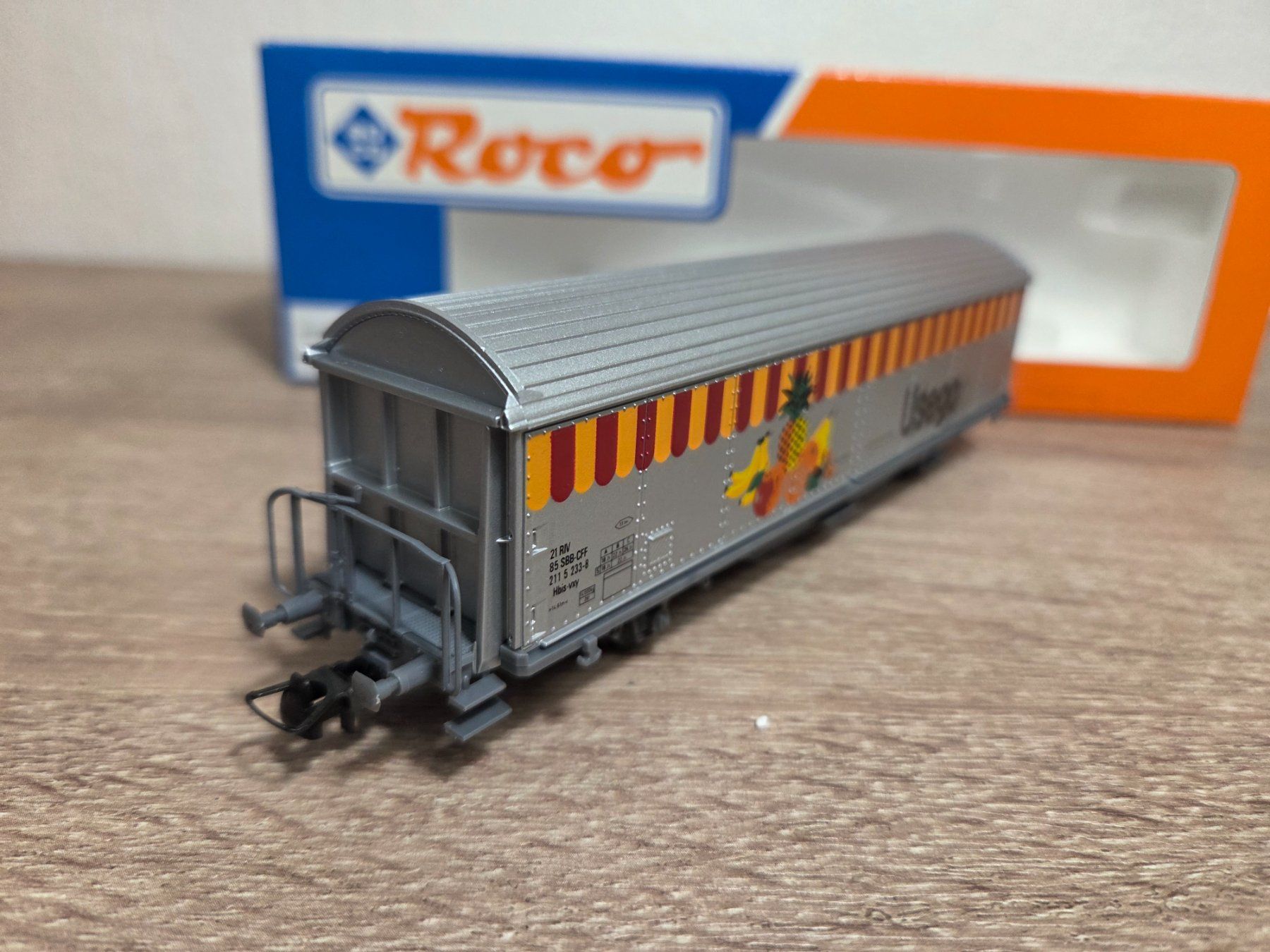 Roco Modellini di ferrovie: Roco 291024 Güterwagen Usego SBB H0 – Nuovo e nell'imballaggio originale da St-Aubin-Sauges venduto da Lo_Go 2