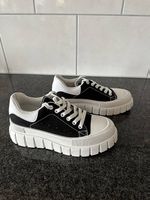 Schwarz/weiss Sneaker, Gr 37