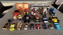 Spielzeug Fahrzeuge Set: Bus, Rennauto, Motorräder