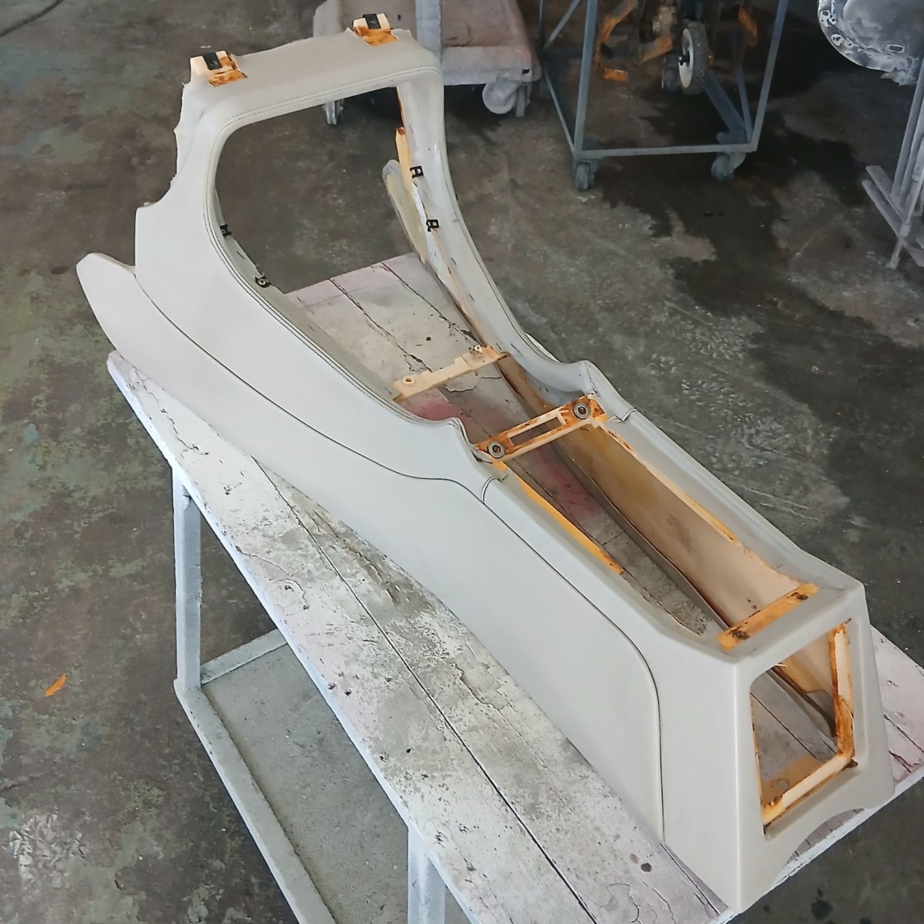 Jaguar Tutti pezzi di ricambio auto: Console centrale Jaguar XJ6 X300 – Usato da la heutte venduto da Auto-stock