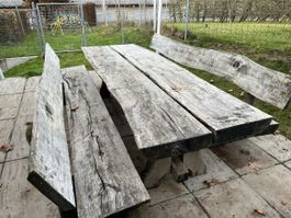 Eichentisch mit zwei Bänken NP:4250.-