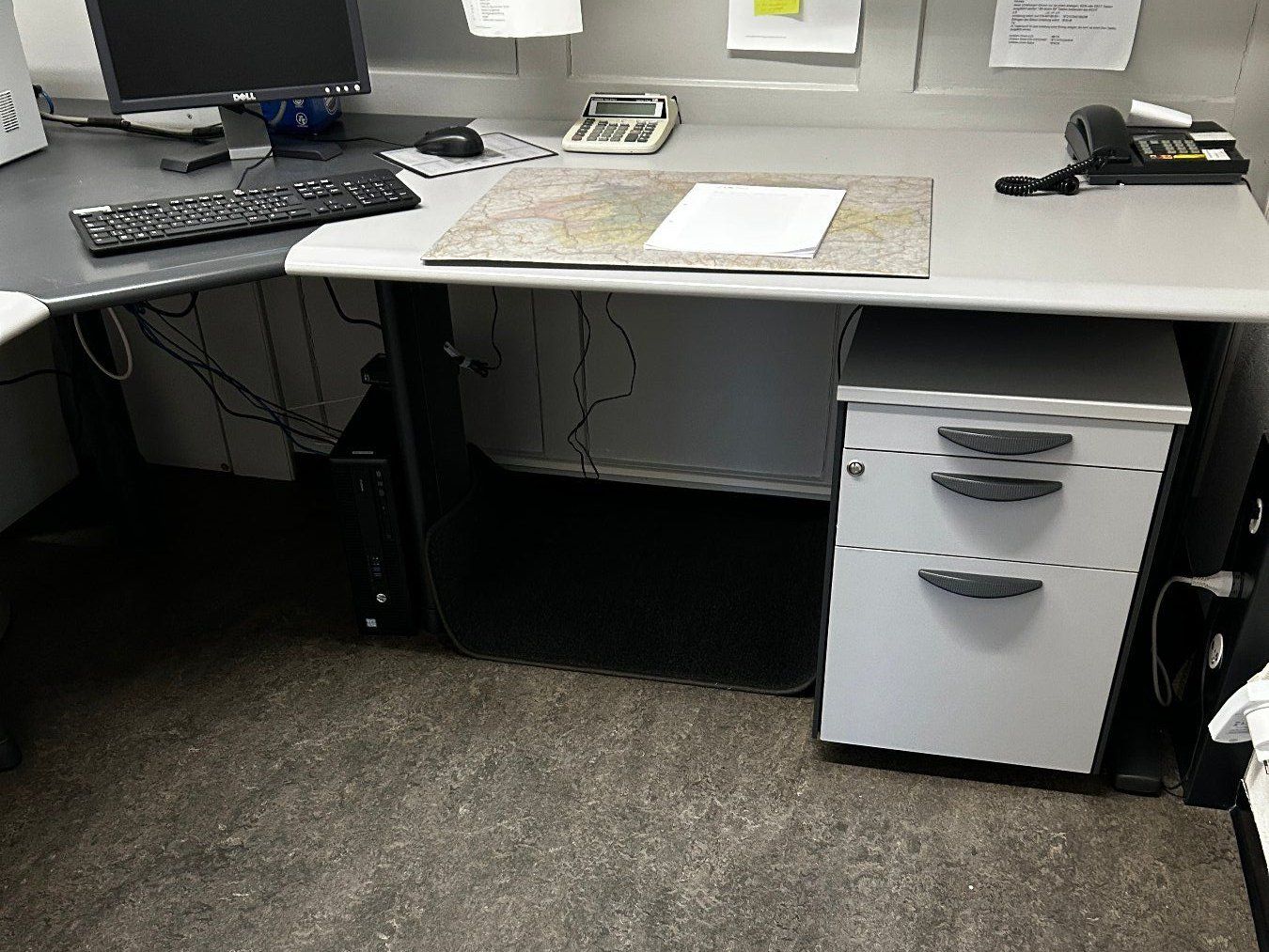 Scrivanie: Büro Eckschreibtisch mit Rollcontainer L-Form – Usato da Steckborn venduto da taxo01
