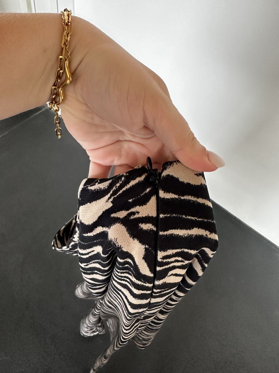 H&M Pantaloni: Hose mit Zebra Muster – Usato da Romanshorn venduto da laa_279h 1